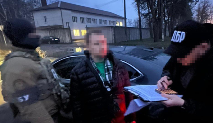 Хабар у 2,5 тис. доларів: на Чернігівщині затримали прокурора окружної прокуратури 