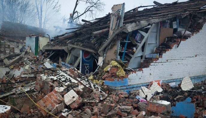 Россияне сбросили авиабомбу на магазин в Сумской области: погибли два человека