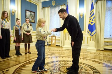 Зеленский принял Вифлеемский огонь мира