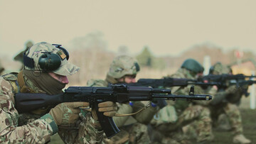 Посол Шандор назвав кількість угорців, які воюють за Україну