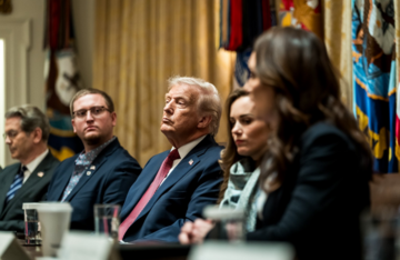 «Посмотрим, будем ли мы присутствовать»: Трамп поставил под сомнение участие США во встрече в Париже