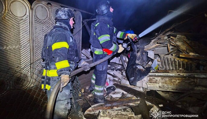 Нічний удар БПЛА по Дніпропетровщині – загиблий, 4 поранених та пожежі 