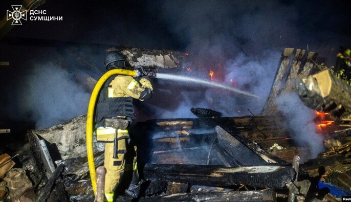 Дроны РФ атаковали Сумскую область: ранен водитель, повреждены автомобили и жилой дом