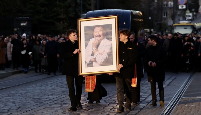 Тысячи людей и последние аплодисменты: во Львове простились с народным артистом Степаном Гигой