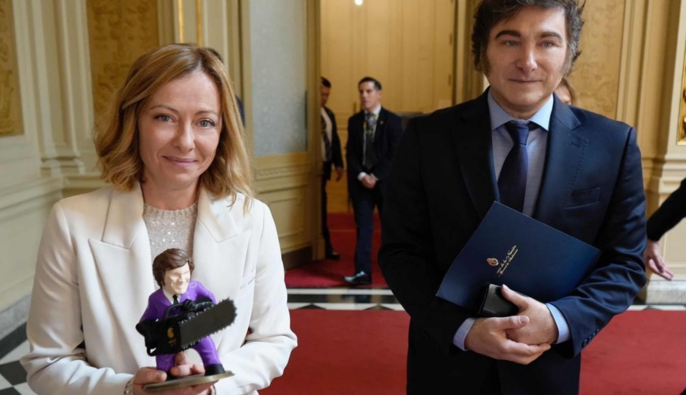 Чаша Байдена или планшет от Зеленского: Мелони выставляет на аукцион подарки мировым лидерам — The Guardian