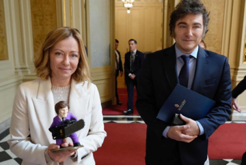 Чаша Байдена или планшет от Зеленского: Мелони выставляет на аукцион подарки мировым лидерам — The Guardian