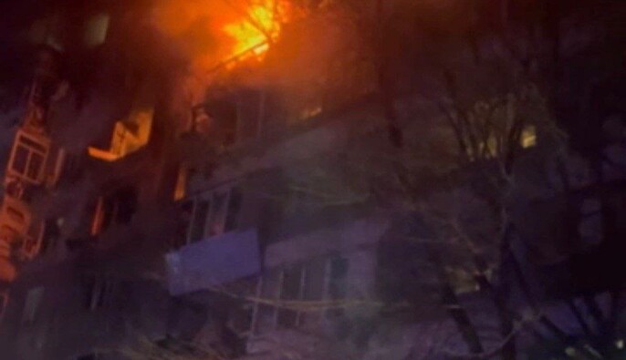 Россияне атаковали Запорожье дронами: есть попадание в многоэтажку, два человека пострадали