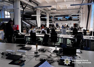 Полиция разоблачила сеть call-центров, которая могла обмануть граждан ЕС на 50 млн грн