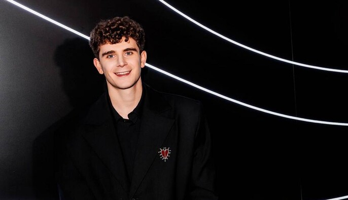 Популярний блогер з України похвалився російським паспортом та назвав Росію своїм 