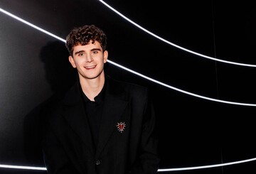 Популярный блоггер из Украины похвастался российским паспортом и назвал Россию своим "домом"