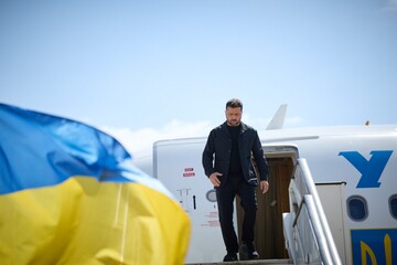 Зеленский прилетел в Нидерланды: детали поездки