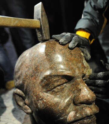 В РФ заявили, что Ленин был "архитектором польского государства" - Польша ответила