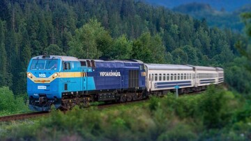 Более 24 тысяч билетов продано: украинцы активно путешествуют в пределах "3000 км по Украине"