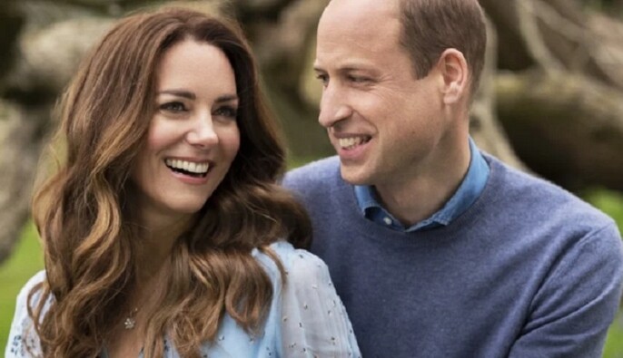 В поле среди нарциссов: принц и принцесса Уэльские тронули рождественской открыткой