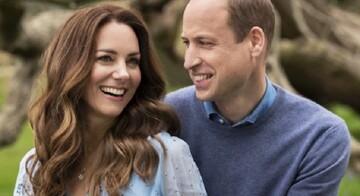 В поле среди нарциссов: принц и принцесса Уэльские тронули рождественской открыткой