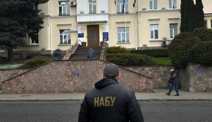  30 тис. доларів за забудову в Луцьку: НАБУ повідомило про підозру депутатам облради та міськради 