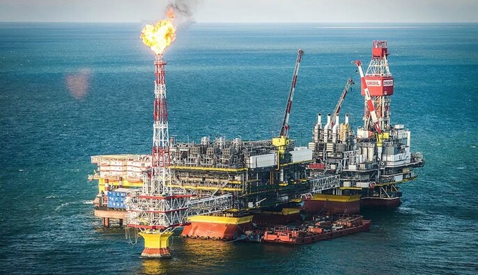 Україна завдала удару по російській нафтовій платформі та патрульному кораблю в Каспійському морі — Reuters