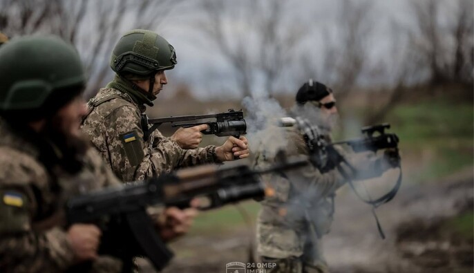 Украина не будет способна финансировать армию в 800 тыс. военных после войны, нужна помощь партнеров — Зеленский
