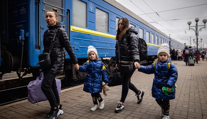 С прифронтовых территорий Украины в более безопасные области эвакуировано почти 147 тысяч человек - Минразвития