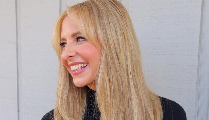 У кокетливій мініспідниці: Сара Мішель Геллар похизувалася стрункими ніжками