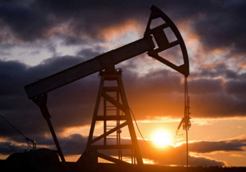 Bloomberg: Цена российской нефти упала до 34 долларов за баррель из-за санкций США