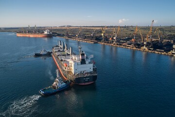 Унаслідок атак РФ по порту Південний стався витік рослинної олії в Чорне море – АМПУ 