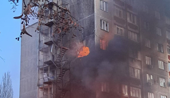 В Чернигове горит многоэтажка после атаки дрона: детали от ГВА