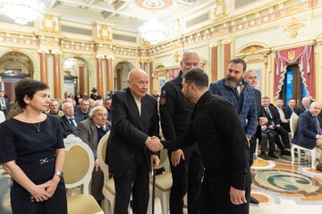  "Работают над укреплением государства": Зеленский вручил премию Патона 73 украинским ученым