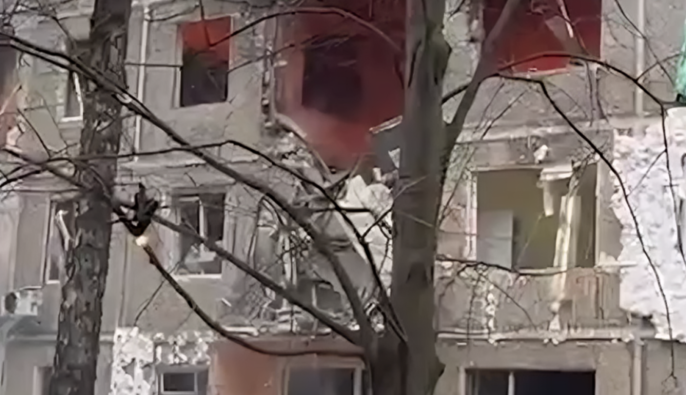 В Чернигове россияне ударили по многоэтажке и объекту критической инфраструктуры