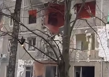 В Чернигове россияне ударили по многоэтажке и объекту критической инфраструктуры