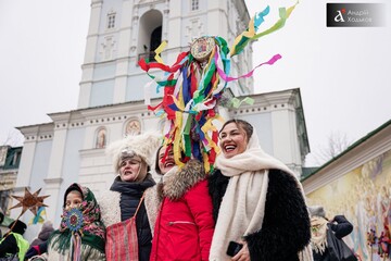 Центральними площами й вулицями Києва проходить Різдвяна хода із зірками — фото
