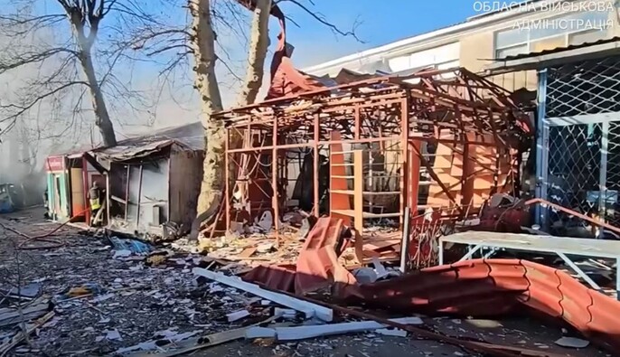 Росіяни обстріляли ринок у Херсоні: є загиблий, зруйновані торгівельні точки