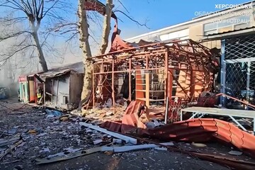 Россияне обстреляли рынок в Херсоне: есть погибший, разрушенные торговые точки