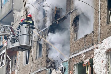 У Чернігові вже восьмеро постраждалих внаслідок удару РФ по багатоповерхівці, є загибла