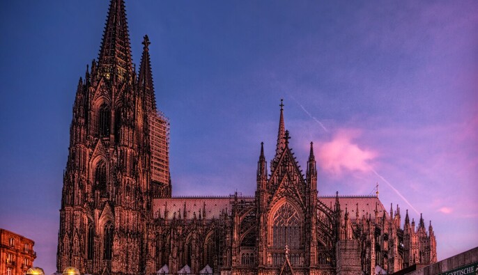 Мужчина в маске сорвал рождественское богослужение в Кёльнском соборе