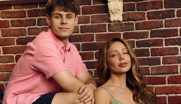 Зірвав аплодисменти та усмішки: син Тіни Кароль зробив сюрприз для неї прямо на сцені