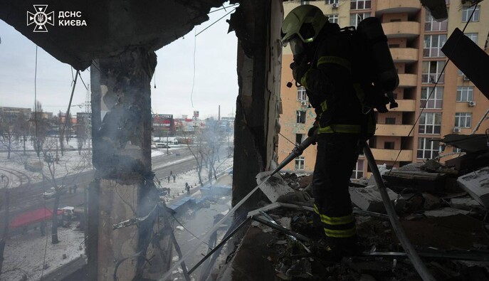 Российская атака на Киев: повреждено здание министерства и энергообъекты