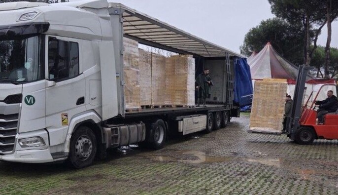 Папа Лев відправив до України три вантажівки гумдопомоги — 100 тис. порцій супу швидкого приготування