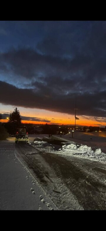 У столиці триває протиожеледна обробка та розчищення доріг і тротуарів від снігу – КМДА