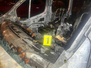 Правоохоронці затримали двох підозрюваних в серії підпалів автомобілів на Одещині