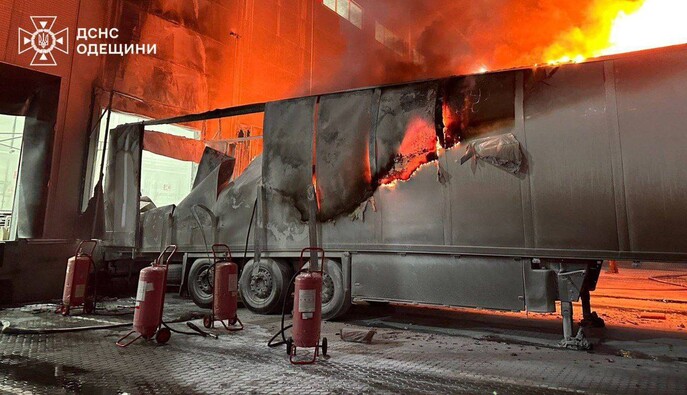 В Одесі уламки БПЛА впали на сортувальний термінал 