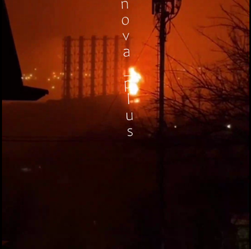 В РФ заявили об ударе беспилотников на Туапсе: поврежден НПЗ и причал в порту