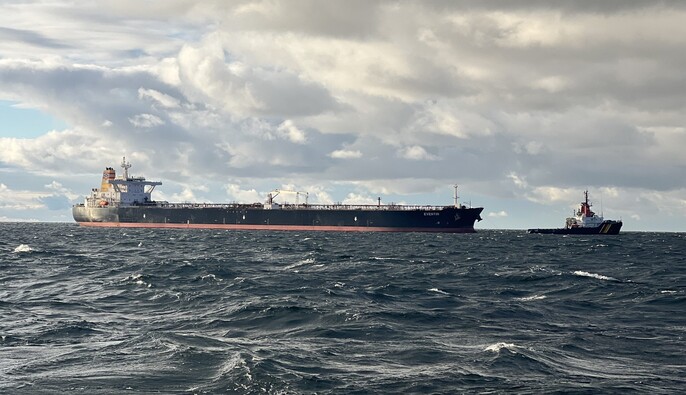 Повреждение кабелей в Балтийском море: Финляндия взяла судно под контроль