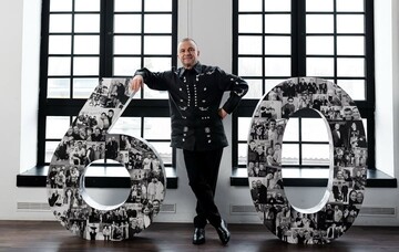 "Жизнь в двух цифрах": жена Виктора Павлика растрогала подарком к 60-летию артиста