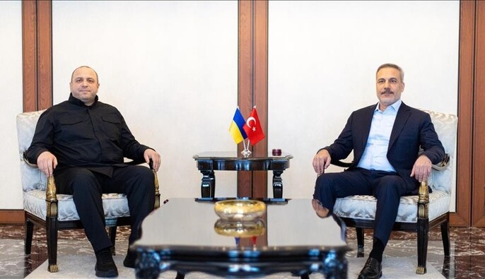 Умеров встретился с главой МИД Турции в Анкаре