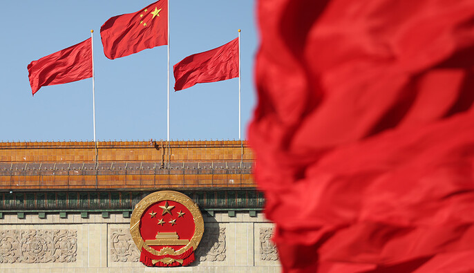 Китай завершает год геополитическим победителем: как уход США запускает гонку вооружений и новые правила мира в 2026 году