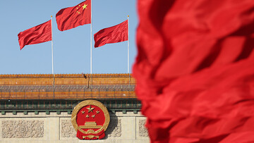 Китай завершает год геополитическим победителем: как уход США запускает гонку вооружений и новые правила мира в 2026 году