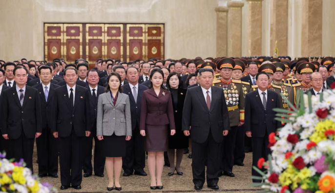 Дочка Кіма вперше відвідала мавзолей в КНДР – аналітики бачать підготовку наступниці