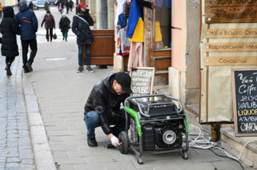 54% українців назвали російські обстріли головною причиною відсутності електроенергії – опитування КМІС
