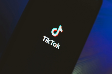 Еврокомиссия будет расследовать ШИ-видео из TikTok, призывающие к выходу Польши из ЕС